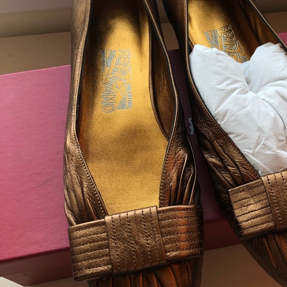Salvatore Ferragamo Regale bronze flats - Picture 5 of 12